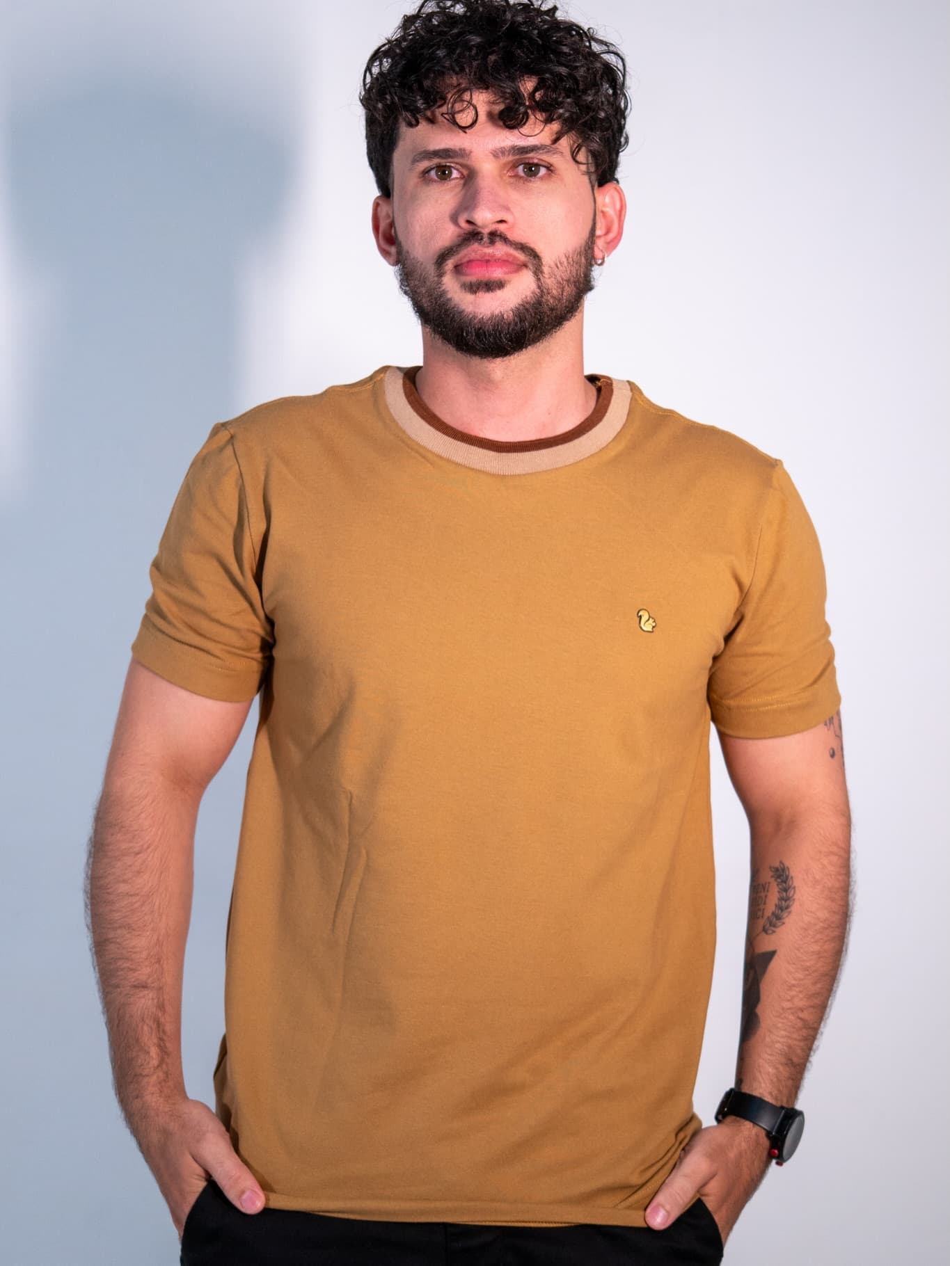 Camiseta Nozes Essential Caramelo
