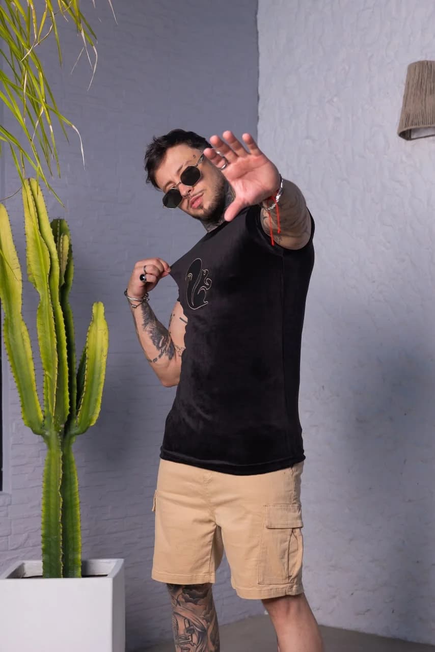 Camiseta Nozes Squirrel Velvet — Preta, foto 1